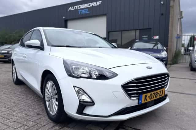 Ford Focus (2021) thumbnail 2
