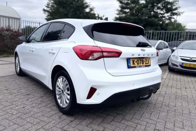 Ford Focus (2021) thumbnail 5