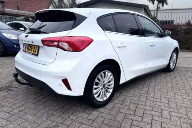 Ford Focus (2021) thumbnail 6