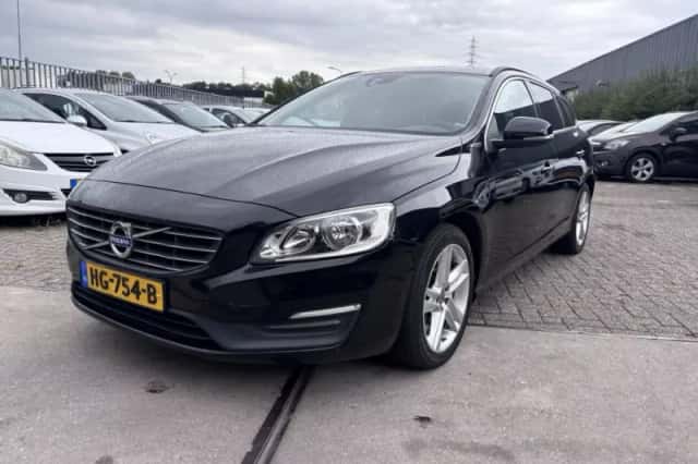 Volvo V60 (2015) thumbnail 1