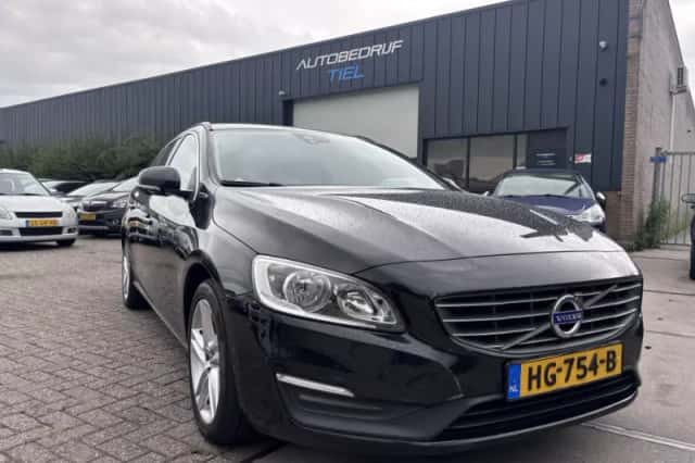 Volvo V60 (2015) thumbnail 2