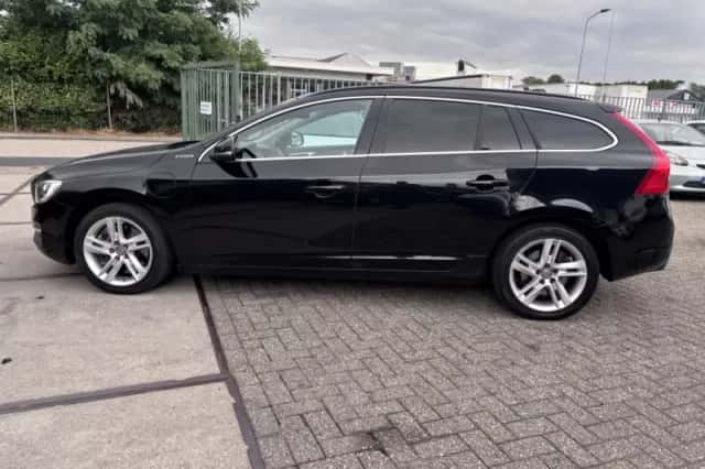 Volvo V60 (2015) thumbnail 4