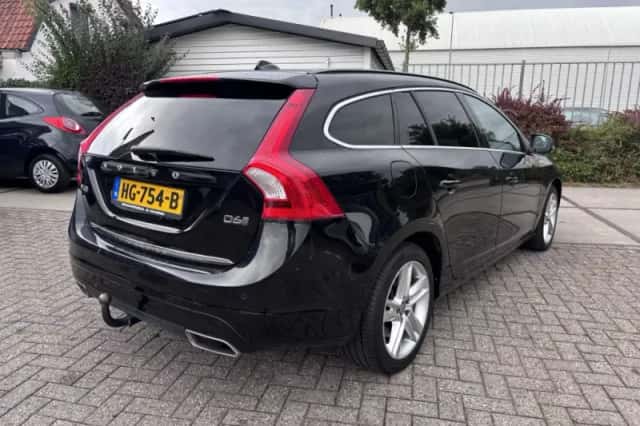 Volvo V60 (2015) thumbnail 5
