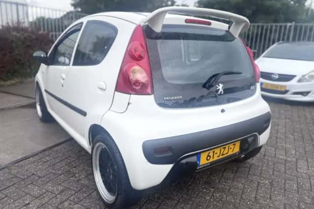 Peugeot 107 (2009) thumbnail 5