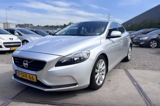 Volvo V40 (2013) thumbnail 1