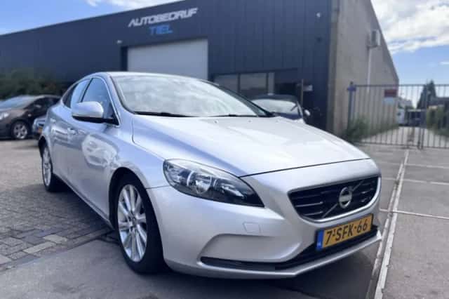 Volvo V40 (2013) thumbnail 2