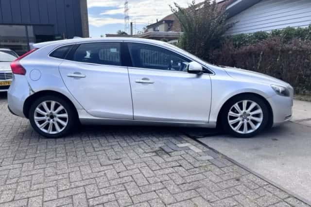 Volvo V40 (2013) thumbnail 3