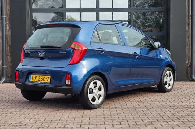Kia Picanto (2016) thumbnail 4