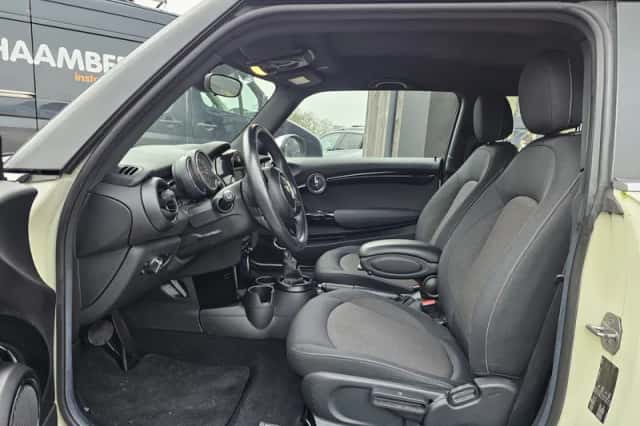 MINI Cooper (2015) thumbnail 2