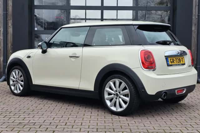 MINI Cooper (2015) thumbnail 6