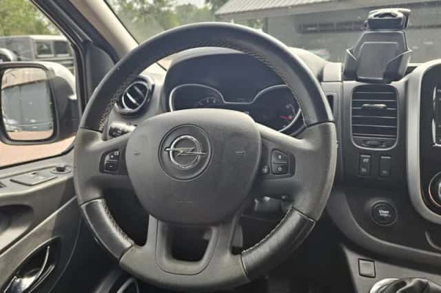 Opel Vivaro (2017) thumbnail 2