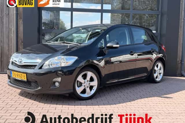 Toyota Auris (2011) thumbnail 2