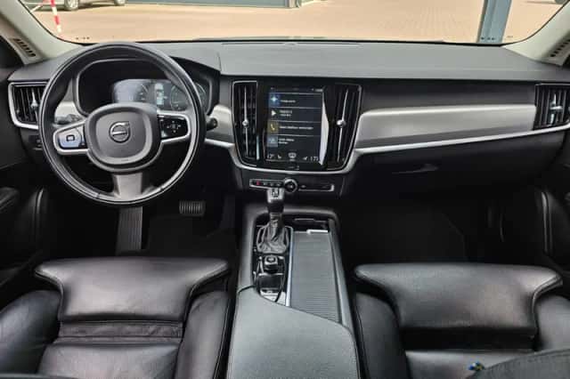Volvo V90 (2019) thumbnail 3