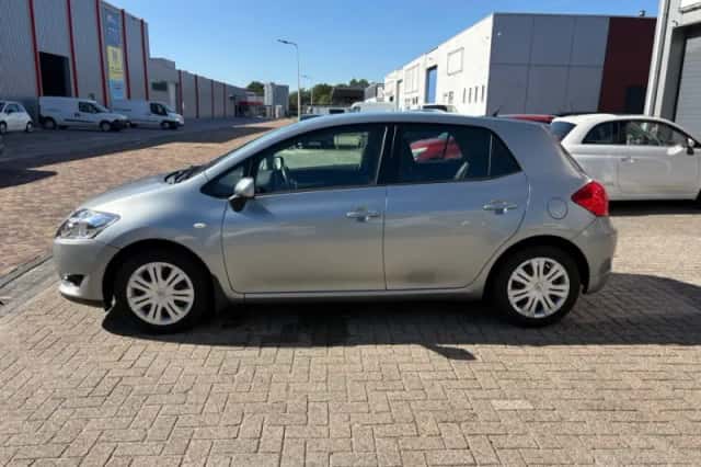 Toyota Auris (2008) thumbnail 4