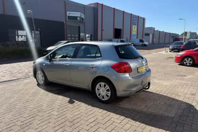 Toyota Auris (2008) thumbnail 5