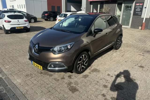 Renault Captur (2015) thumbnail 2