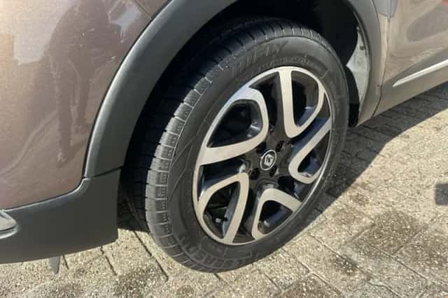 Renault Captur (2015) thumbnail 3