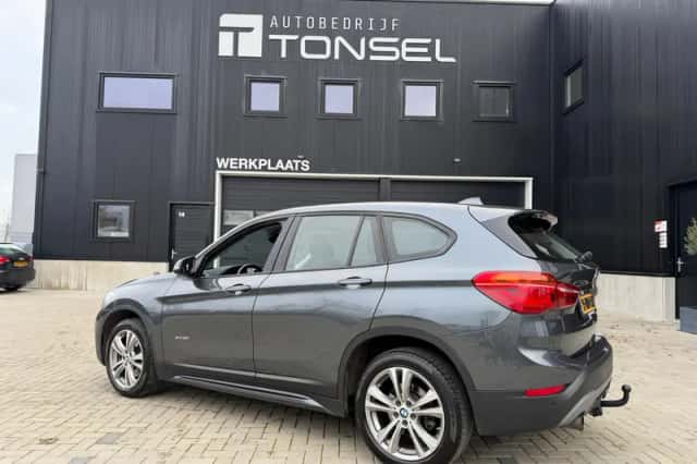 BMW X1 (2016) thumbnail 3