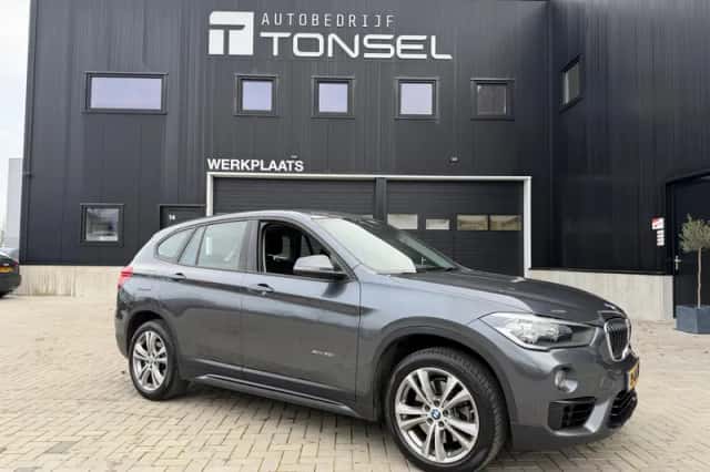 BMW X1 (2016) thumbnail 4