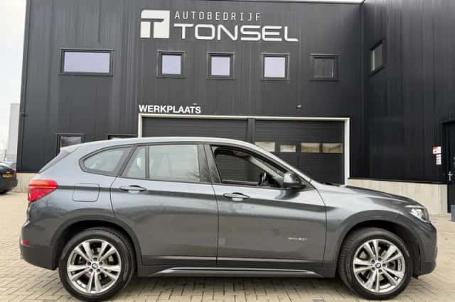 BMW X1 (2016) thumbnail 5