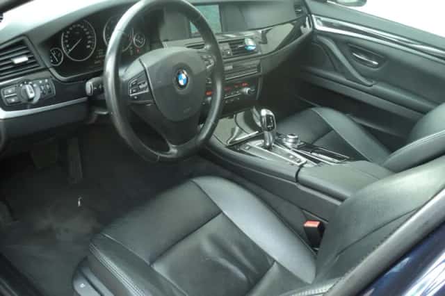 BMW 5-Serie (2011) thumbnail 2