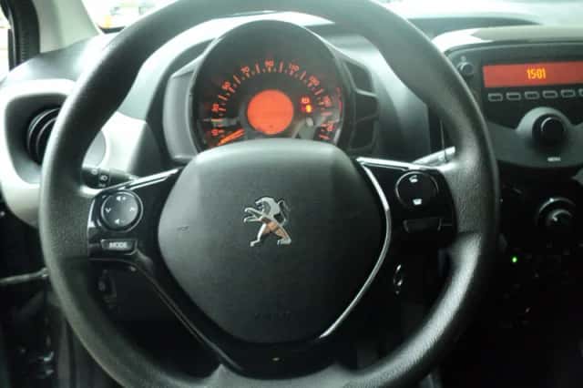 Peugeot 108 (2014) thumbnail 2