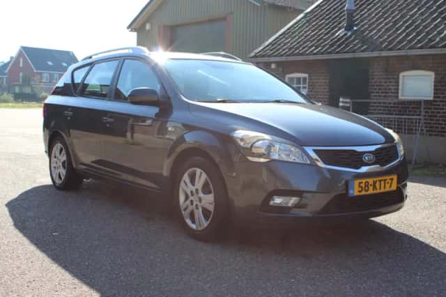 Kia Ceed (2010) thumbnail 2