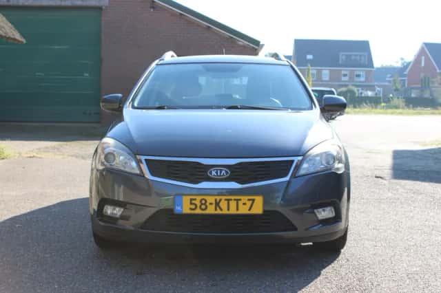 Kia Ceed (2010) thumbnail 4