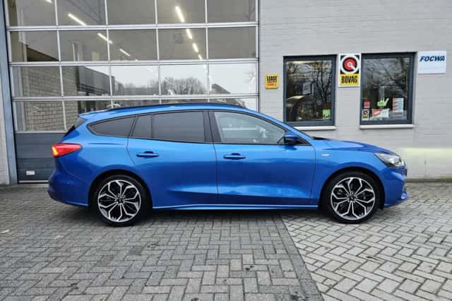 Ford Focus (2021) thumbnail 3