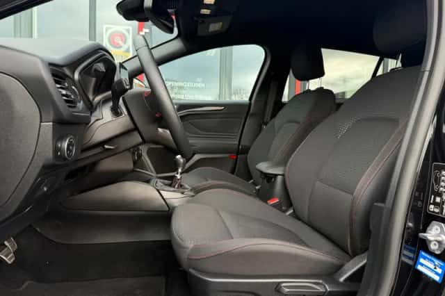 Ford Focus (2020) thumbnail 2