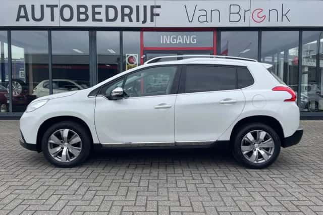 Peugeot 2008 (2015) thumbnail 1