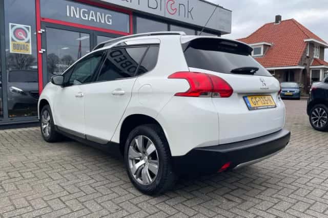 Peugeot 2008 (2015) thumbnail 6