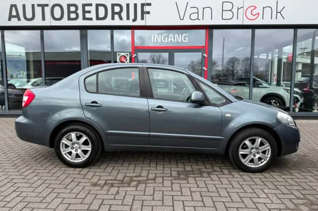Suzuki SX4 (2008) thumbnail 4