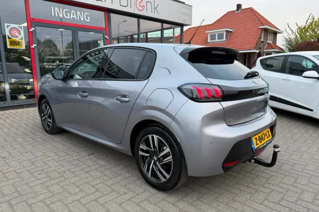 Peugeot 208 (2023) thumbnail 6