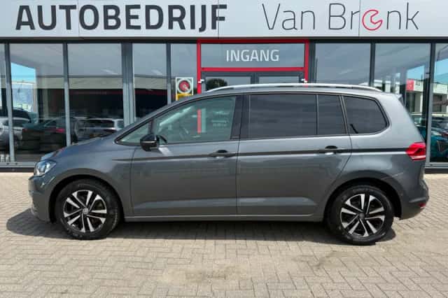 Volkswagen Touran (2019) thumbnail 1