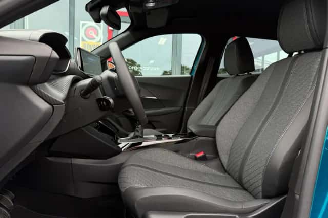 Peugeot 2008 (2025) thumbnail 2