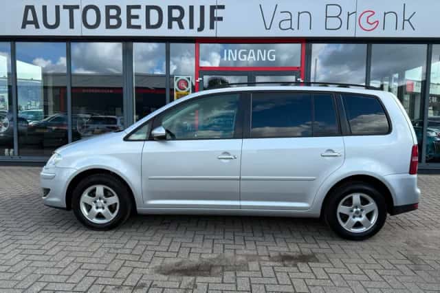 Volkswagen Touran (2010) thumbnail 1