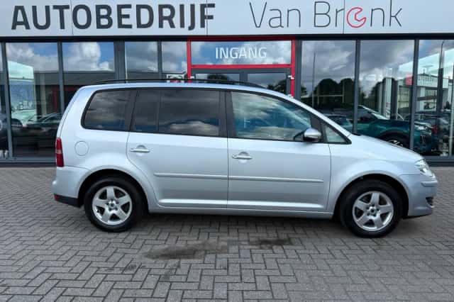 Volkswagen Touran (2010) thumbnail 4