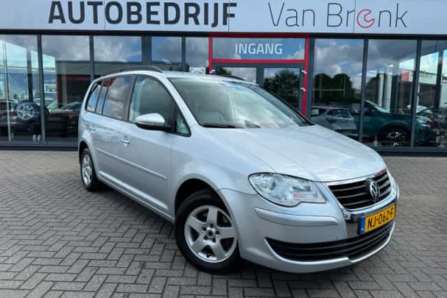 Volkswagen Touran (2010) thumbnail 5