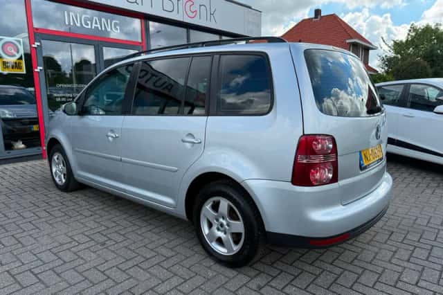Volkswagen Touran (2010) thumbnail 6