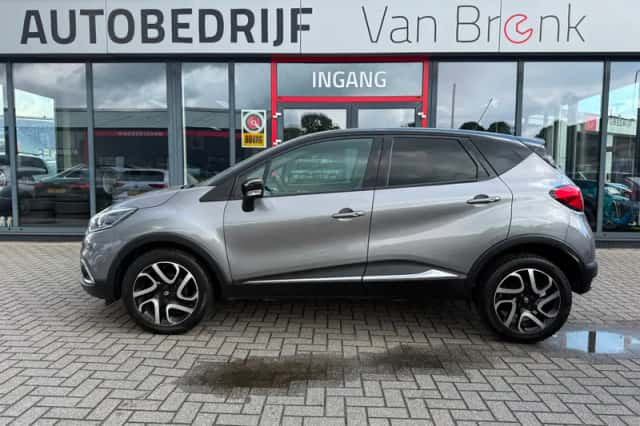 Renault Captur (2016) thumbnail 1