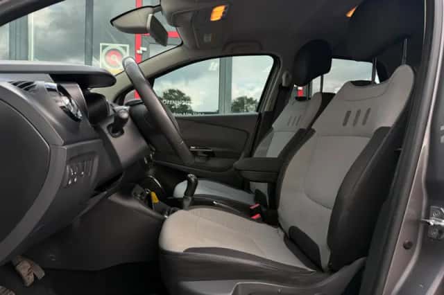 Renault Captur (2016) thumbnail 2