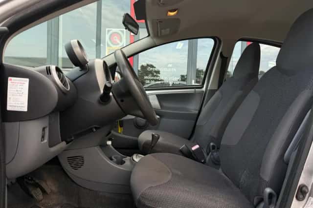 Peugeot 107 (2006) thumbnail 2