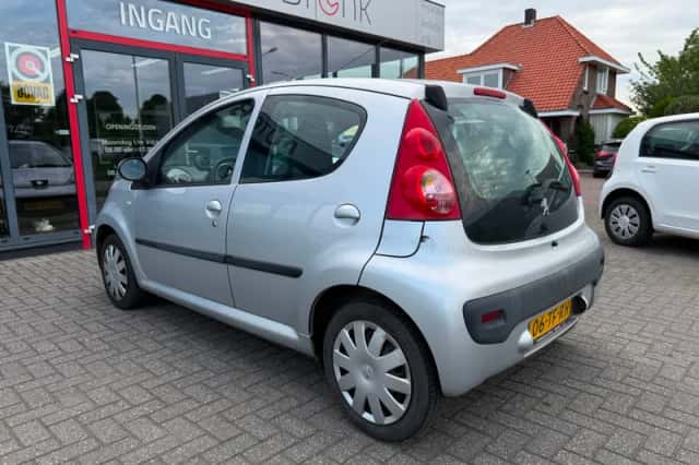Peugeot 107 (2006) thumbnail 5