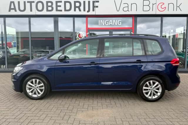 Volkswagen Touran (2019) thumbnail 1