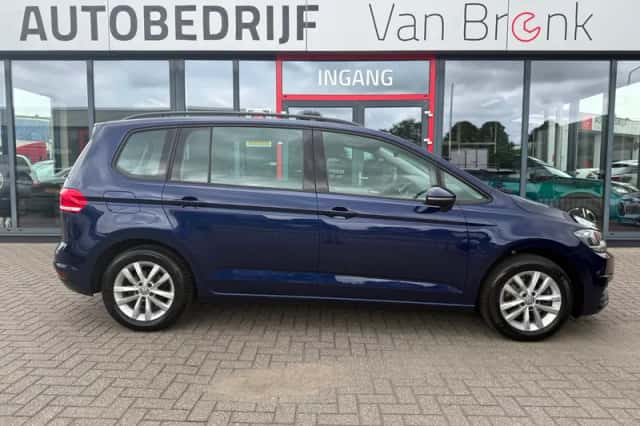 Volkswagen Touran (2019) thumbnail 3
