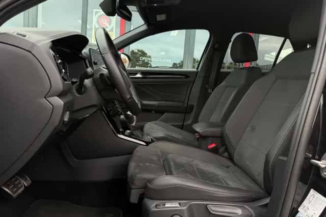 Volkswagen T-Roc (2023) thumbnail 2