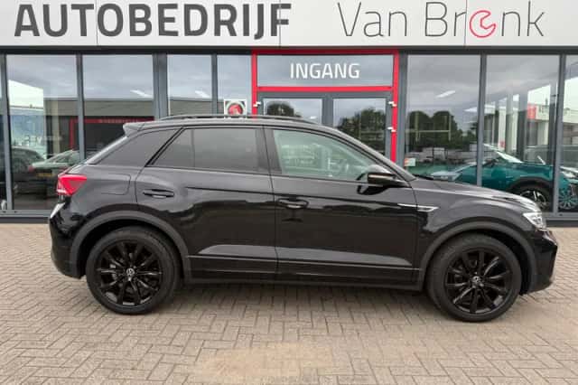Volkswagen T-Roc (2023) thumbnail 3