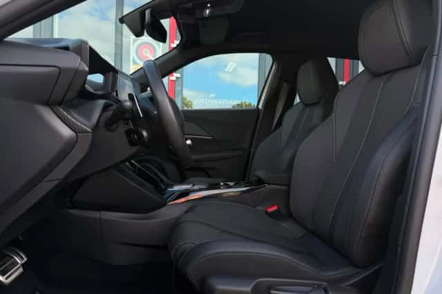 Peugeot 2008 (2024) thumbnail 2