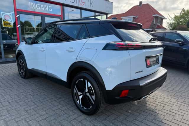 Peugeot 2008 (2024) thumbnail 5